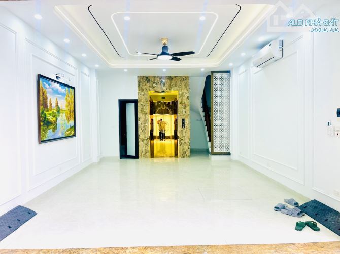 Hiếm! Nhà cực đẹp 43m2x7T thang máy. Ôtô vào nhà, Cạnh KĐT Ciputra phố Xuân La, Phú Thượng