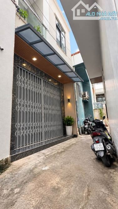 CĂN NHÀ 3 TẦNG HẺM RỘNG THÁP ĐÔI GẦN CHỢ HOA LƯ