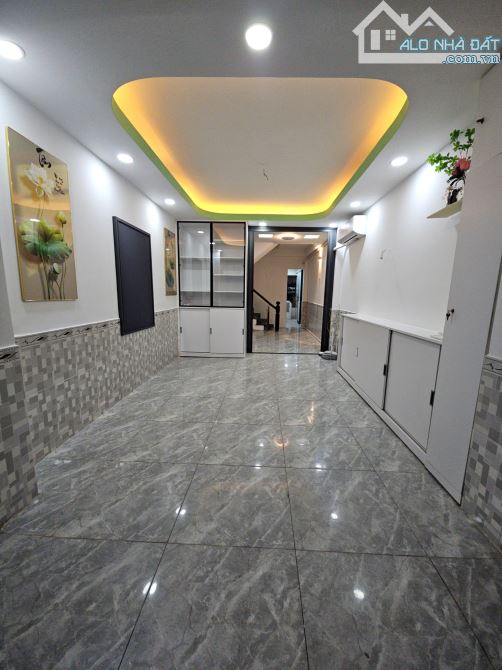 Bán nhà diện tích lớn Q4 vĩnh khánh Ngang 3.2 dài 11 m đúc mới 4 tấm