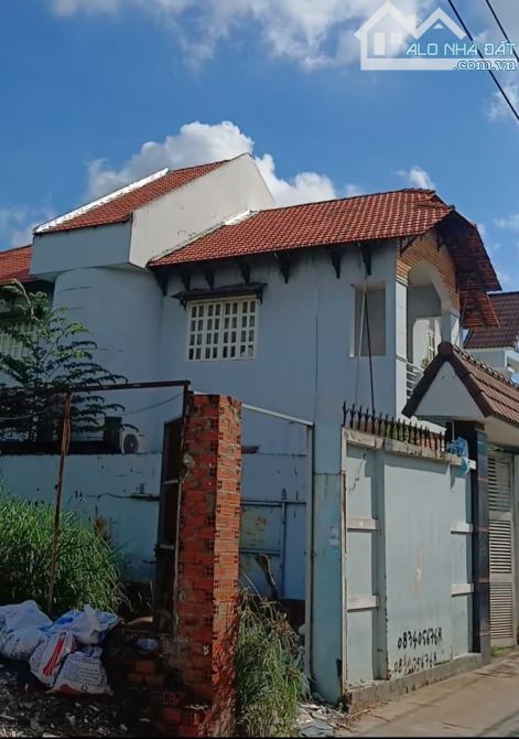 BIỆT THỰ SÂN VƯỜN 3 TẦNG LẦU ( 10M X 11M ) DT.ĐẤT: 288M2 NGANG 12M SỔ CN ĐỦ DT. CHỈ 16 Đ