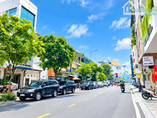 Mặt Tiền Nguyễn Văn Giai Quận 1 , Đường 2 chiều, 150m², Tiện xây mới , Giá chỉ 220 Triệu/m