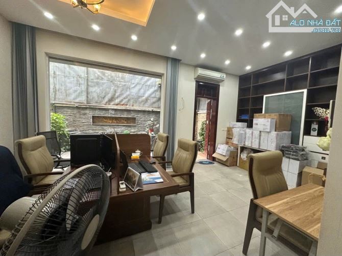 BIỆT THỰ LÀNG VIỆT KIỀU CHÂU ÂU 195M2 - TRỤC CHÍNH KINH DOANH - ĐẸP MÊ LY - 49 TỶ