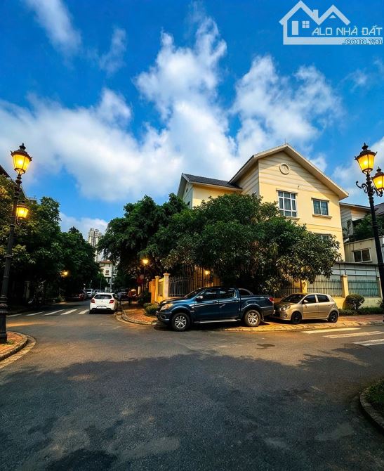 KO NGỘP, NHƯNG CHỦ CẦN BÁN GẤP , BIỆT THỰ 220M2, LÔ GÓC, GIÁ 29 TỶ CÒN TL