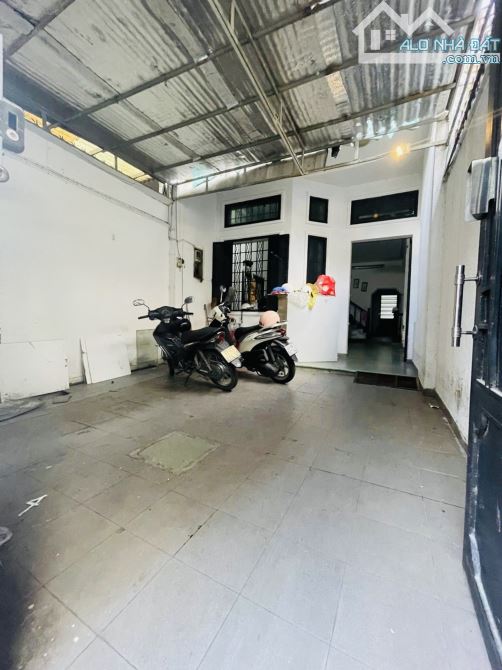 Ngay mặt tiền Lê Quang Định, Bình Thạnh. 4 tầng 130m2 bán chỉ 15 tỷ.