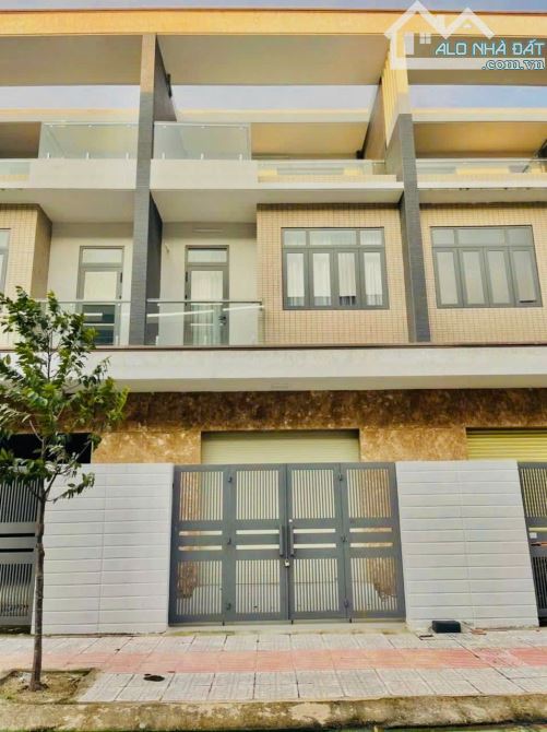 Nhà thô đường E4 Bửu Long 3 giá 4,6 tỷ nhà 2 lầu sổ hồng hoàn công tự do hoàn thiện