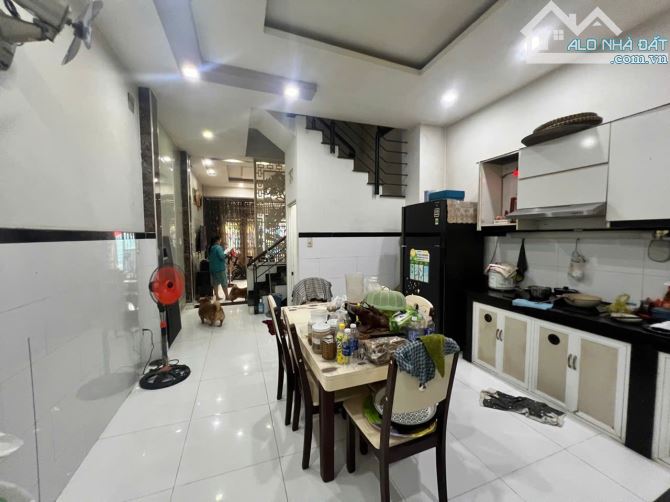 Bán nhà TẠ QUANG BỬU, 53m2x 5 tầng, 4,3x13m, HẺM XE HƠI, sổ hồng riêng, GIÁ 7,2 TỶ