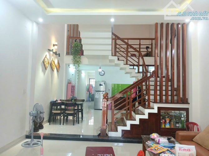 💥BÁN NHÀ 3 TẦNG SAU LƯNG BẾN XE – LÔ GÓC KIỆT OTO – CHỈ hơn 4 TỶ