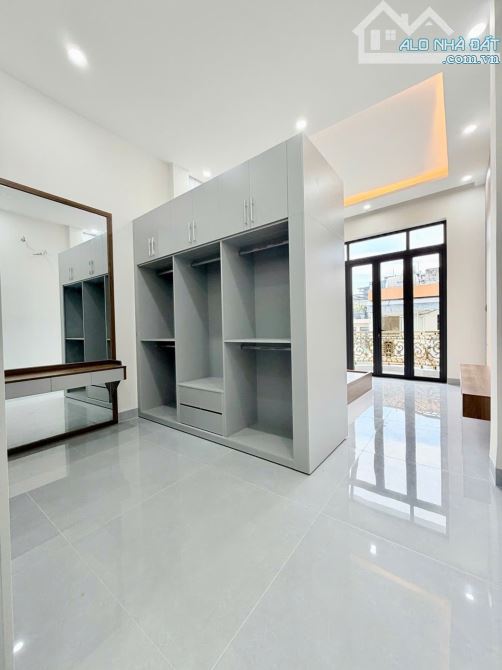 bán nhà HẺM xe hơi VF3 Q4 nhà đúc mới diện tích lớn