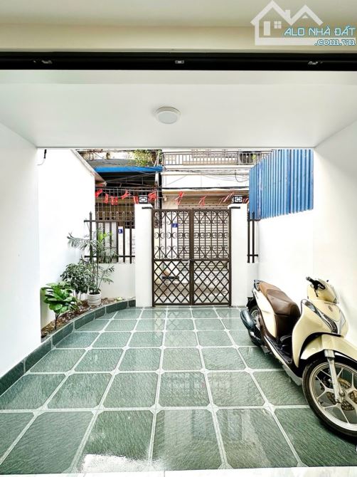 Chính chủ nhờ bán nhà Trần Nguyên Hãn_20m ra ô tô_Ngõ thông tứ tung_Full nội thất xịn_70 m