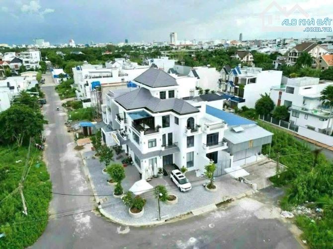Bán biệt thự 3 lầu đẹp góc 2 mặt tiền Cồn Khương dt 13,6x23,5 sổ hồng hoàn công giá 19tỷ