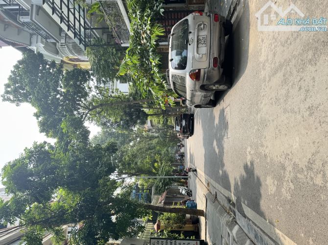 NHÀ PHÂN LÔ KĐT ĐỊNH CÔNG LÔ GÓC 90m 5 TẦNG THANG MÁY GIÁ 39 TỶ