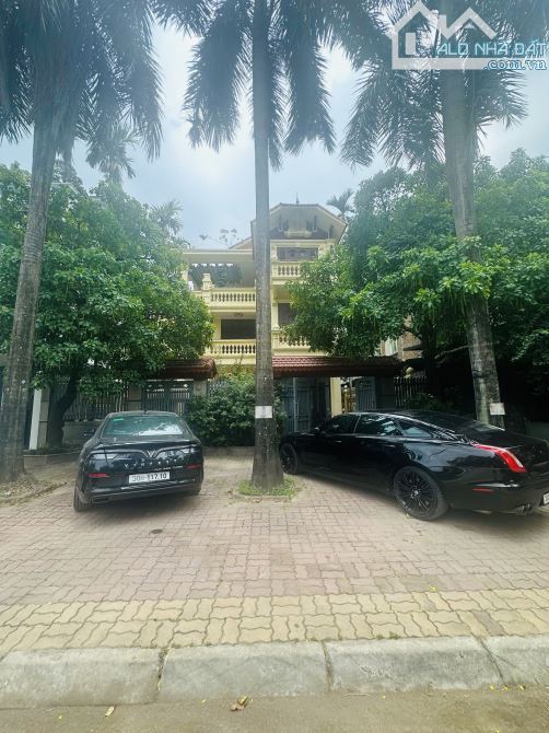Biệt thự khu đô thị Cổ Nhuế, 245m2, mặt tiền 14m, view công viên, 78 tỷ, Chế Lan Viên