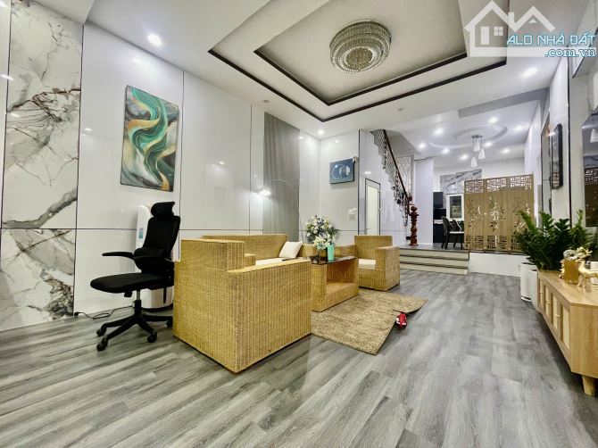 SẬP 2.5 TỶ! MẶT PHỐ NGÔ TẤT TỐ - ĐƯỜNG 10.5M – 3 TẦNG 3 MÊ – Ở VÀ KINH DOANH - NHỈNH 10 TỶ