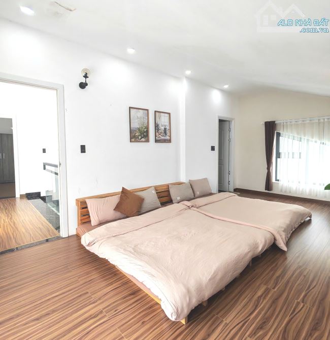 BÁN VILLA SÂN VƯỜN 200M2 - ĐƯỜNG VẠN HẠNH - GIÁ 13,5 TỶ