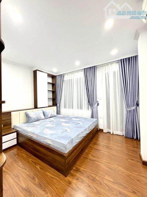 CHÍNH CHỦ GỬI BÁN 10 TỶ 56m 5 TẦNG MẶT TIỀN 4m PHÚ DIỄN BẮC TỪ LIÊM