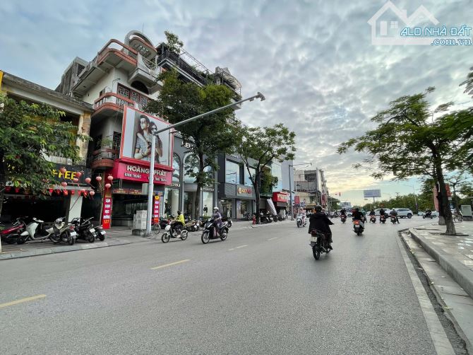 Bán nhà 42m2 mặt đường Nguyễn Đức Cảnh, vị trí đẹp, vỉa hè rất rộng để kinh doanh