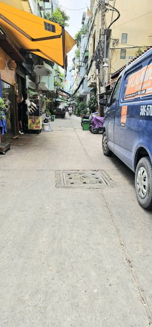 Sát mặt tiền xe hơi Hoàng Diệu Q4 Nhà mới xây dựng 4 tấm