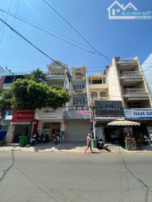 Giảm Sốc 30% Bán Gấp Nhà mặt tiền gần Chợ Bà Chiểu, Bình Thạnh, 4.5x23m, Chỉ 14.5 Tỷ