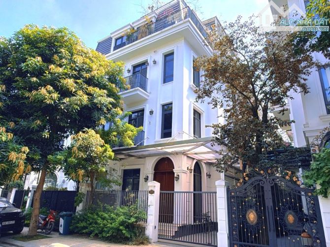 Biệt thự Green Bay, Nam Từ Liêm - 151m², 1 hầm + 4 tầng, 5 ngủ khép kín - 100 tỷ