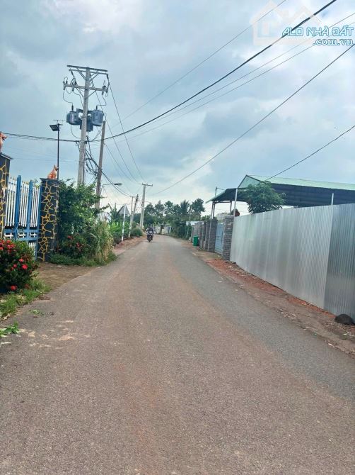 X146. Bán Nhà Xưởng và Nhà Cấp 4. Tổng diện tích 1000m2. Điện 3pha Chỉ 2ty2. Bàu Hàm, Trản