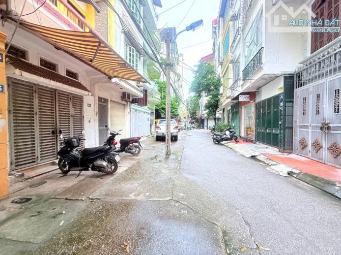 PHÂN LÔ ÔTÔ TRÁNH - TRUNG HÒA CẦU GIẤY 37m2 - 4 tầng : 20 tỷ kinh doanh & cho thuê đỉnh