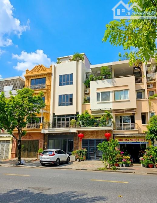 Phân Lô Mặt Phố, Văn Phú , Hà Đông. 109M 5T MT 5,33m 4N Giá 26 tỷ