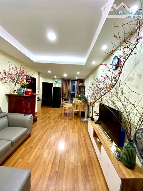 CHUNG CƯ HOME CITY TRUNG KÍNH – FULL NỘI THẤT – SẴN SLOT Ô TÔ