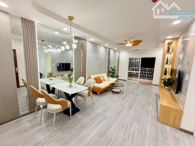Bán căn hộ Lotus Garden , 2PN , 2WC , 71m2, Có Slot Ôto , Giá 3 Tỷ 680 còn TL