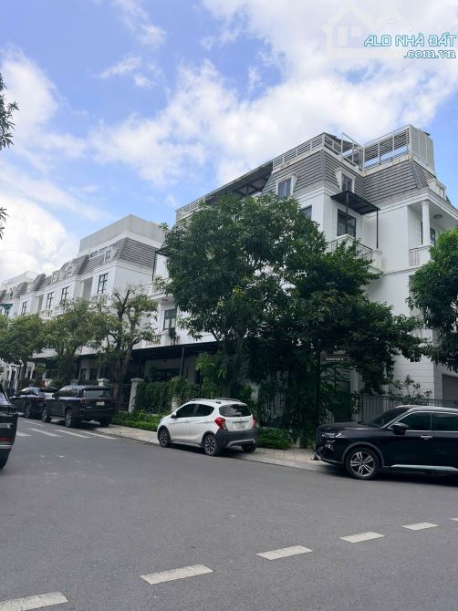 Bán Căn Khu Manhattan, Vinhomes Imperia Thượng Lý Ngang 12 DT 142M 3 MẶT THOÁNG, SÂN VƯỜN