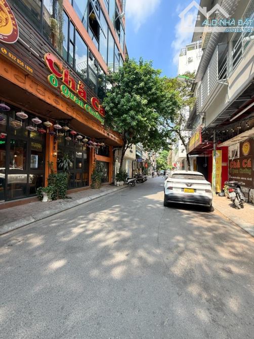 HIẾM ! Phân Lô Ô Tô Kinh Doanh, Phố Nguyên Hồng, Đống Đa . 75M 5T MT 6,5M 5N Giá 31,5 Tỷ.