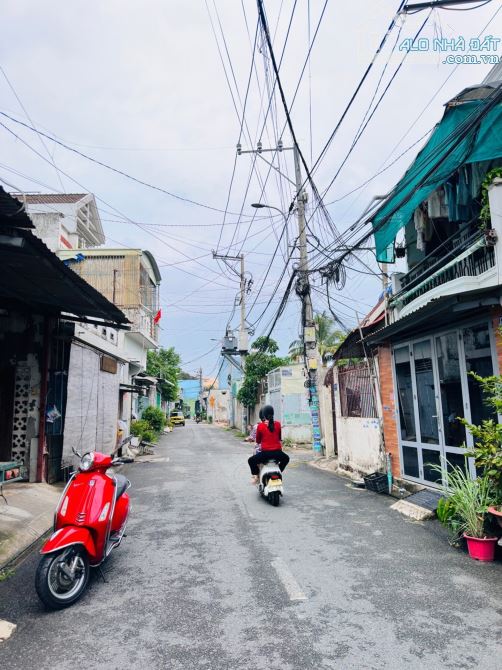 Nhà 2 tầng - Tân Xuân Trung Chánh - hẻm thông ô tô tránh - 4x10m - chỉ 3.7 tỉ TL