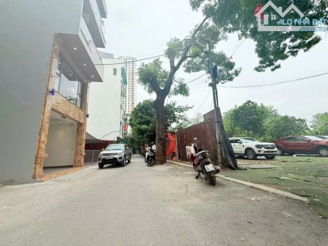 Toà nhà 7 tầng view Bán Đảo Linh Đàm kdoanh oto tải tránh đỗ full nội thất xịn.Giá 26.8 tỷ