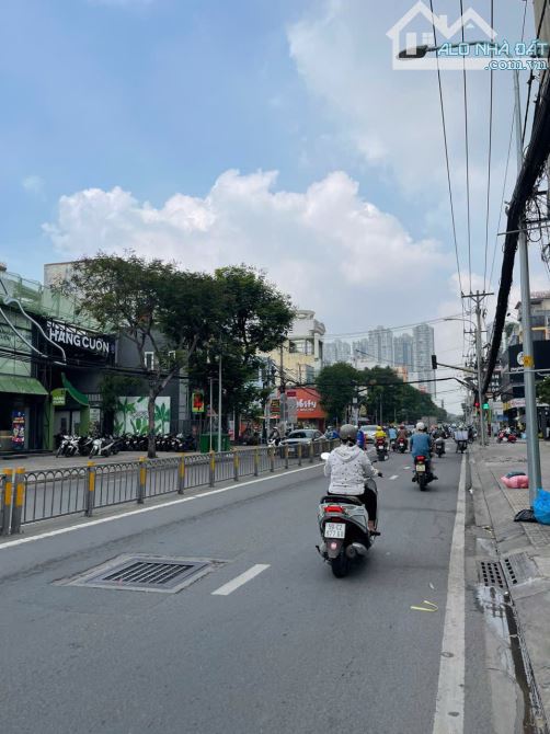 BÁN NHÀ NGUYỄN THỊ THẬP PHƯỜNG TÂN PHONG DT: 8x30, GIÁ 80 TỶ TL