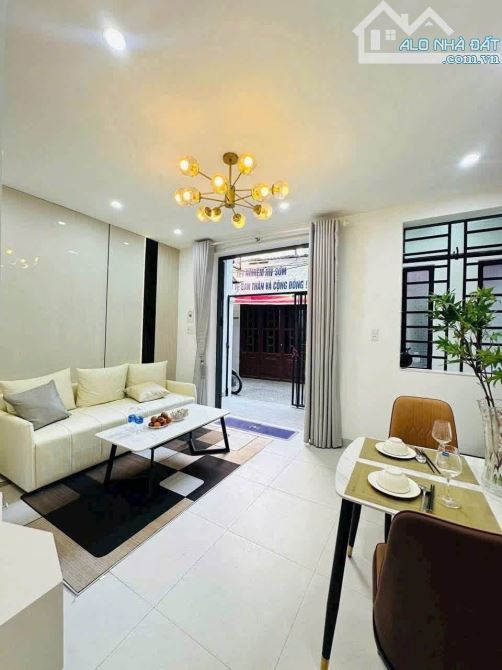 🔥 Nhà 2 tầng 2 mặt kiệt Hải Phòng. 👉 Vị trí : cách đường 80m gần siêu thị Nguyễn Kim ,