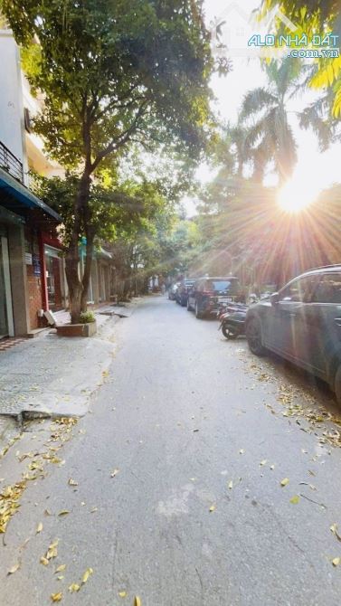 Bán nhà LK 6c KĐT Việt Kiều Châu Âu. Vị trí đẹp, thuận lợi kd giá 25 tỷ