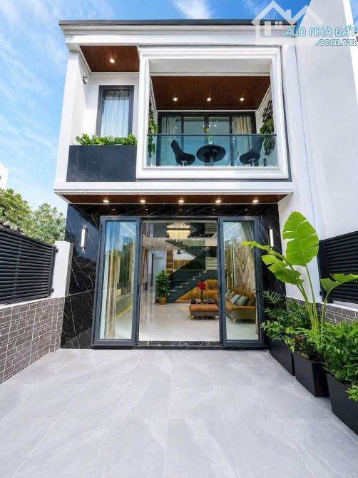 HUỲNH TẤN PHÁT_ SÁT BÊN Q7, GẦN CẦU PHÚ XUÂN.DT 122m2 _6PN_ CÓ PN TRỆT. NHỈNH 7Đ NHỎ