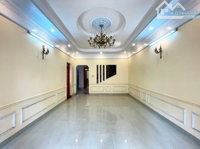 Biệt thự khu phân lô Văn Cao - 180m2 ngang 9m - Đường 12m
