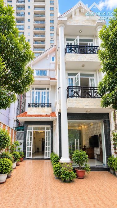 Sơn Nguyễn | Biệt Thự MT khu Bình Phú 176m2, 4 Tầng Chỉ 26 Tỷ giá Tốt