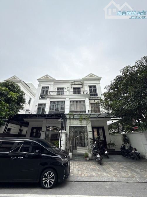 BÁN BIỆT THỰ NGUYỆT QUẾ 25 VINHOMES RIVERSIDE, 176M², LÔ GÓC 2 MẶT TIỀN, 51 TỶ