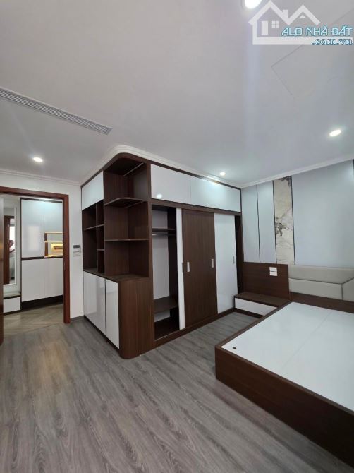 CHUNG CƯ THỐNG NHẤT 82 NGUYỄN TUÂN 95M 3N2VS GIÁ 9 TỶ