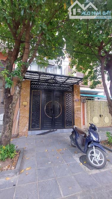 Phân Lô Vỉa Hè , Định Công, Hoàng Mai . 83M 4T MT 4,5m 4N 3VS , Giá 34,5 Tỷ.