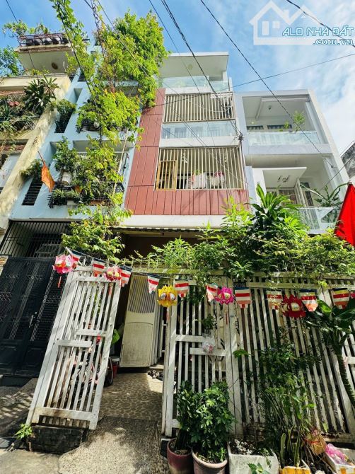 Cần nhượng lại nhà hẻm Oto 8m đường Nam Kỳ Khởi Nghĩa, Q3 (DTCN 84m2). Giá 4Tỷ150 còn TL