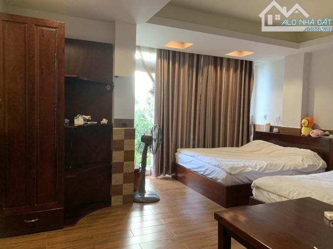 CĂN VILLA NGHỈ DƯỠNG 365M2 MẶT TIỀN ĐƯỜNG NGAY CÔNG AN TỈNH