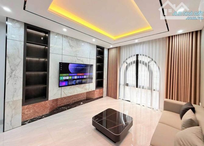 🏡 BÁN NHÀ VIỆT HƯNG, PHƯỜNG VIỆT HƯNG – 69M² – 6 TẦNG – 9.2 TỶ – Ô TÔ ĐỖ CỔNG