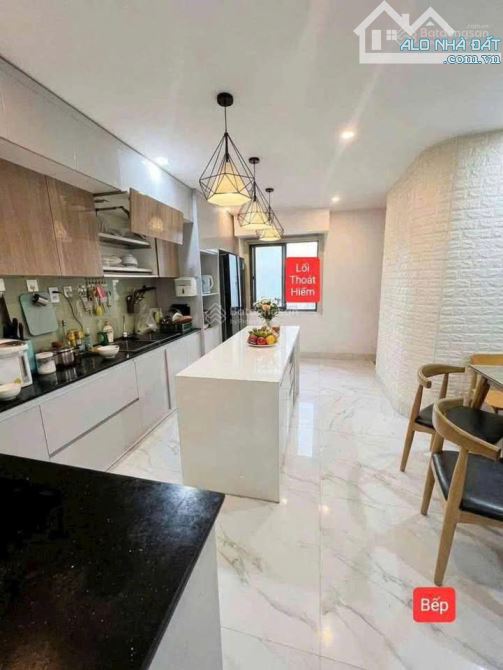 Bán nhà 3 tầng full nội thất đường Nguyễn Giản Thanh - gần Hà Huy Tập. Dt 90m2 Giá 6.69Tỷ
