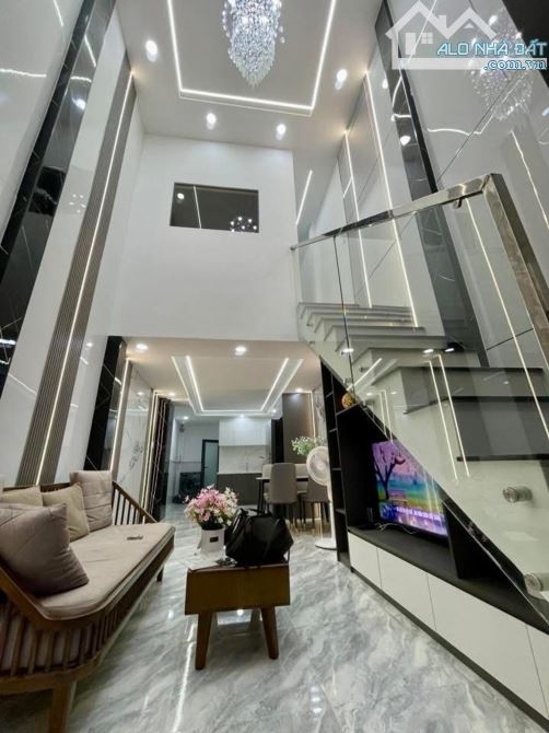 3.68 TỶ-NHÀ MỚI CỨNG QUANG TRUNG, DT 3,3x11M, GẦN EMART 2, 2PN 2WC, TẶNG FULL NỘI THẤT