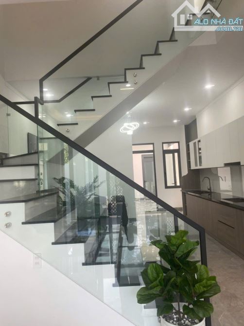 NHÀ MÊ MỚI 100% HẺM 266 Y MOAN (4,9x25): Giá 4.99 tỷ
