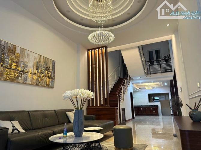 Góc 2 mặt tiền đường Cư Xá Lữ Gia, DT: 5.6m X 14m, DTKV 86m, 4 tầng giá 18 tỷ TL