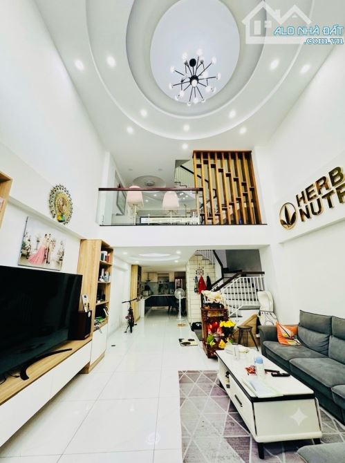 Bán nhà TP HCM, ngay Phạm Văn Bạch, hẻm nhựa ô tô thông, 5 x 15m, 5 Tầng, giá 8,699 Tỷ