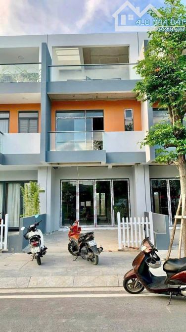 5,9 tỷ giá rẻ nhà thô 3 tầng Gói 8 Mỹ Gia Capella
